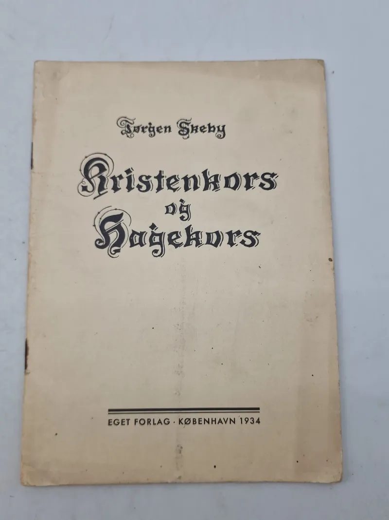 Original pjece - Kristenkors og Hagekors" af Jørgen Sneby, udgivet af Eget Forlag i København i 1934.