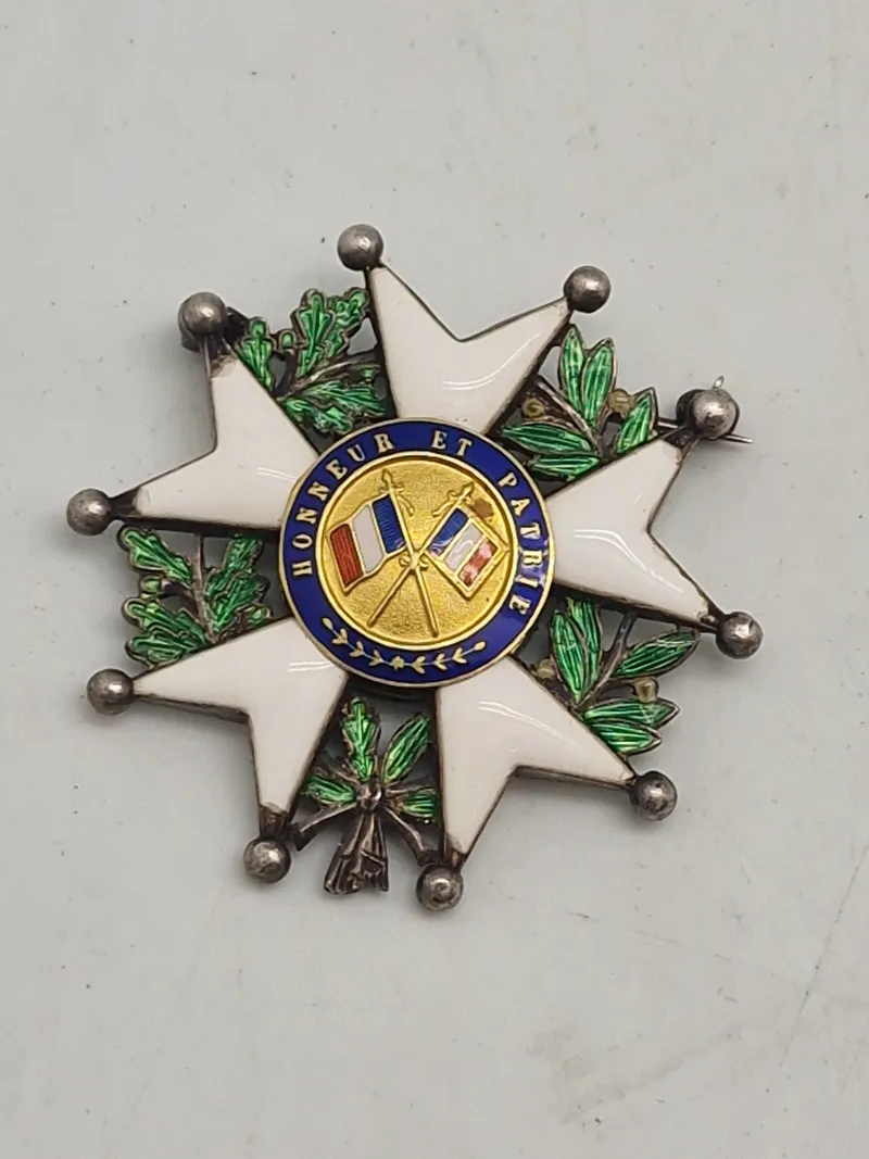 Original French Legion of Honour af midten er af 18 karat guld, omlavet til smykke