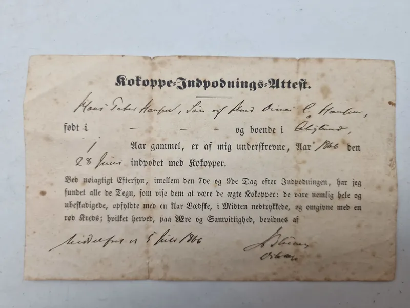 Original "Kokoppe-Indpodnings-Attest" (koppeindpodningsattest) fra 1866, som bevidner, at Mari Jeter Hansen er blevet podet med kokopper den 28. juni 1866.