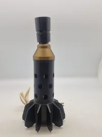 Lampe lavet af halen fra mortergranat