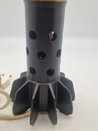 Lampe lavet af halen fra mortergranat