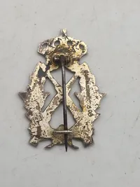 Lot diverse, bl.a. svensk brigademærke af sølv