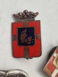 Lot kongemærker, Georg Jensen, sterlingsølv og emalje og ww2 DKB mærke af sølv