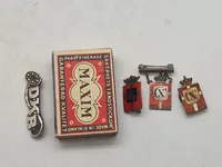 Lot kongemærker, Georg Jensen, sterlingsølv og emalje og ww2 DKB mærke af sølv