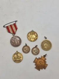 Lot diverse originale medaljer