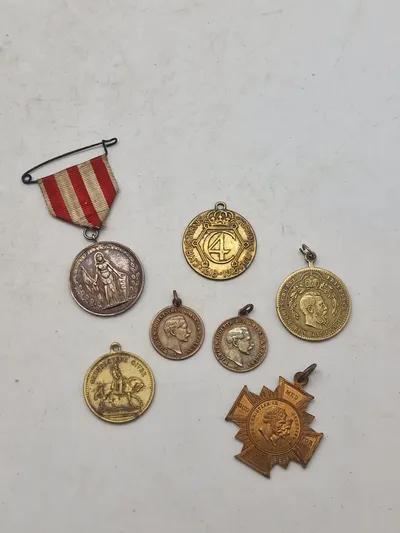 Lot diverse originale medaljer
