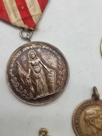 Lot diverse originale medaljer