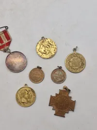 Lot diverse originale medaljer