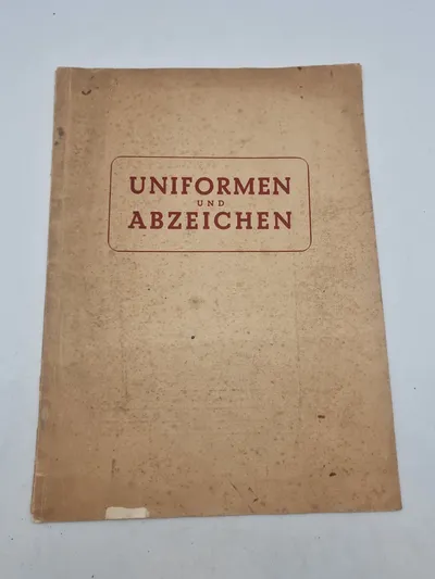 Originalt ww2 hæfte - Uniformen und abzeichen