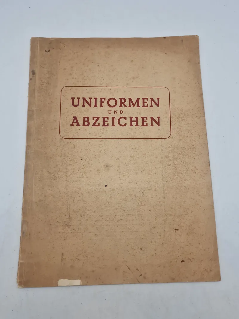 Originalt ww2 hæfte - Uniformen und abzeichen