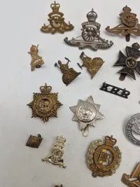 Stort Lot engelske regiments mærker mm.