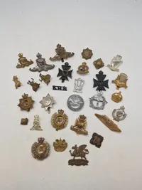 Stort Lot engelske regiments mærker mm.