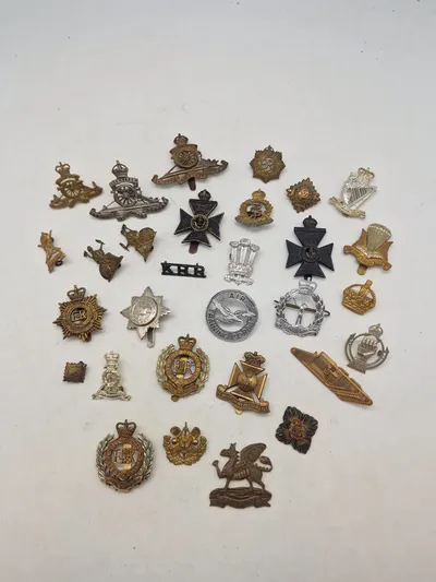 Stort Lot engelske regiments mærker mm.