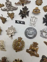 Stort Lot engelske regiments mærker mm.