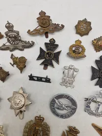 Stort Lot engelske regiments mærker mm.