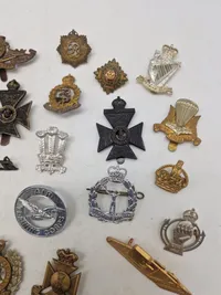 Stort Lot engelske regiments mærker mm.