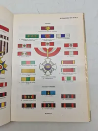 Samling gode opslagsværker omkring medaljer og bars