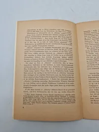 ATHENIA«-SAGEN" af forfatteren Adolf Halfeld. Bogen handler  om hændelsen med passagerskibet Athenia, som blev torpederet af en tysk ubåd i 1939, kort efter udbruddet af Anden Verdenskrig.