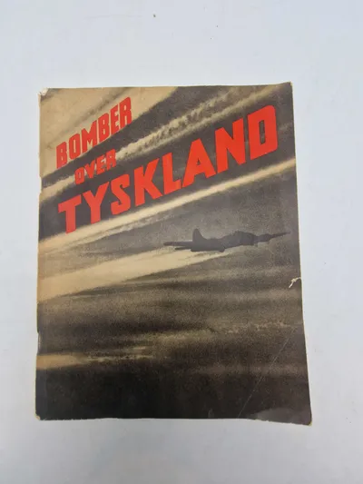Originalt eks af  "Bomber over Tyskland". Illegal bog 
Titel: "Bomber over Tyskland".
Undertitel: "En officiel Beretning fra U. S. Army Air Force om den 8. Bombe-Kommandos første Aar i Europa".