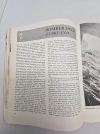 Originalt eks af  "Bomber over Tyskland". Illegal bog 
Titel: "Bomber over Tyskland".
Undertitel: "En officiel Beretning fra U. S. Army Air Force om den 8. Bombe-Kommandos første Aar i Europa".
