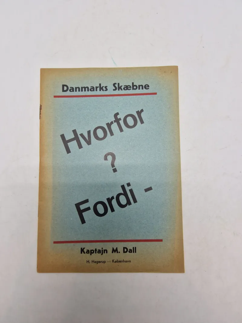 Originalt eks af bogen "Danmarks Skæbne - Hvorfor ? Fordi -" af Kaptajn M. Dall, udgivet af H. Hagerup i København.