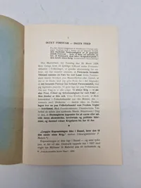 Originalt eks af bogen "Danmarks Skæbne - Hvorfor ? Fordi -" af Kaptajn M. Dall, udgivet af H. Hagerup i København.