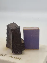 Sjælden Tysk marmor plade med granatsplint og teksten “Düppel 18/4 1864” med rest af historie bagpå