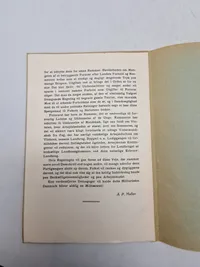 "VORE TO HÆRE - Et Arbejdsløshedsproblem". 
Hæftet indeholder "NOGLE BETRAGTNINGER AF A. P. MØLLER".
Det blev oprindeligt offentliggjort i Berlingske Tidende den 19. december 1936.
