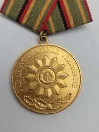 Verdienstmedaille der Grenztruppen der Deutschen Demokratischen Republik" & FÜR HERVORRAGENDE VERDIENSTE"  medalje