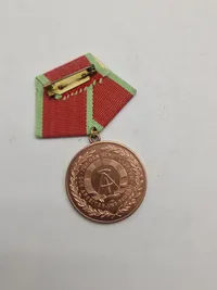 Verdienstmedaille der Grenztruppen der Deutschen Demokratischen Republik" & FÜR HERVORRAGENDE VERDIENSTE"  medalje