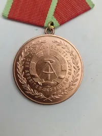 Verdienstmedaille der Grenztruppen der Deutschen Demokratischen Republik" & FÜR HERVORRAGENDE VERDIENSTE"  medalje
