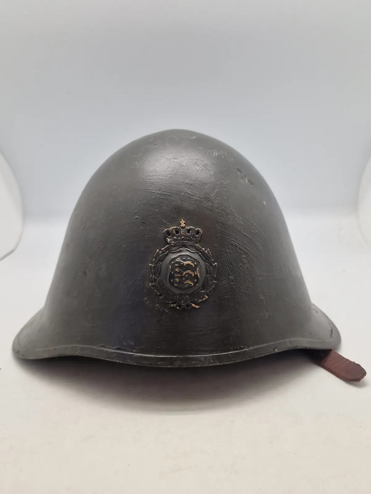 Original M/41 hjelm, med M/23 mærke - anvendt i filmen “9.april”