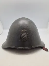 Original M/41 hjelm, med M/23 mærke - anvendt i filmen “9.april”