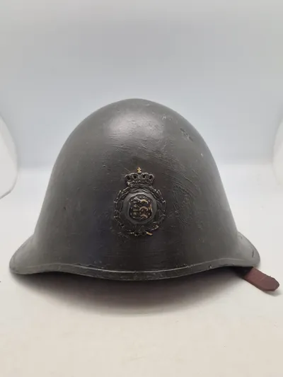 Original M/41 hjelm, med M/23 mærke - anvendt i filmen “9.april”