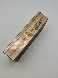 Original Blikæske, tobaks dåse, dekorret med Danmarks Kongepar - Frederik VIII og Dronning Louise.