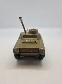 Joustra (Frankrig) 700 "Tchad" tank af blik med urværk.