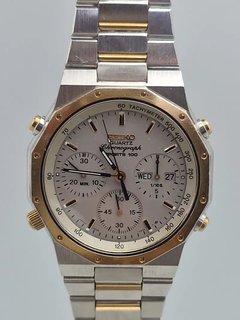 Originalt Seiko Chronograph Sports 100. Ref. 7a38-7020 i sjælden god stand. Et ur som dette ligger på mellem 800-1000 Euro