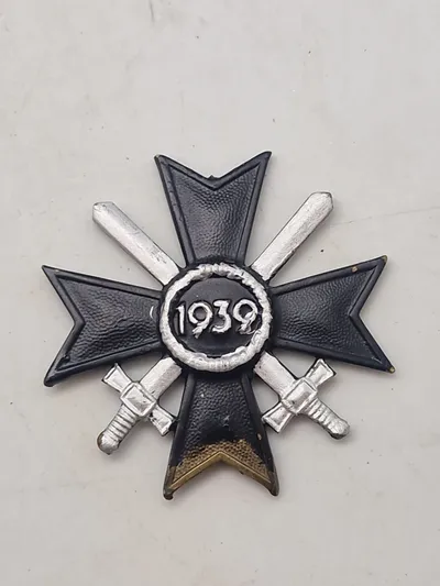 Originalt KVK med fjernet hagekors