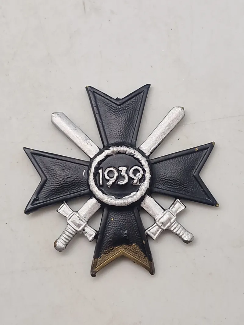 Originalt KVK med fjernet hagekors