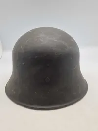 Original Tysk hjelm overmalet og brugt i filmen 9 April