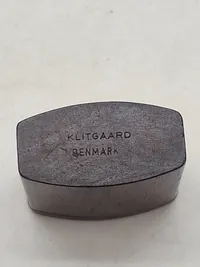 Alfred Klitgaard & Maria Viktor. Æske i massiv palisander 
Tegnet og udført hos Alfred Klitgaard 1926-2005 & Maria Viktor f. 1932.
Stemplet Klitgaard. Denmark.