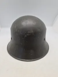 Original Tysk hjelm overmalet og brugt i Filmen 9 April
