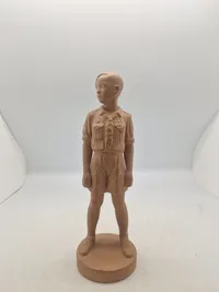 Original terrakottaskulptur med titlen "SCOUTEN" af den danske kunstner Holger Christensen (1890-1965). REPERATION VED HOVED