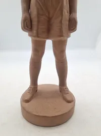 Original terrakottaskulptur med titlen "SCOUTEN" af den danske kunstner Holger Christensen (1890-1965). REPERATION VED HOVED