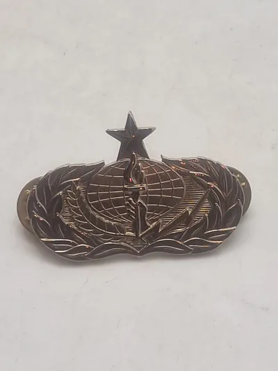 Originalt amerikansk luftvåbens tjenestemærke, specifikt et USAF Senior Services Badge