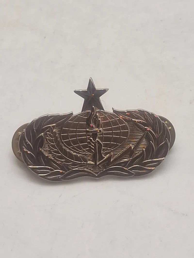 Originalt amerikansk luftvåbens tjenestemærke, specifikt et USAF Senior Services Badge