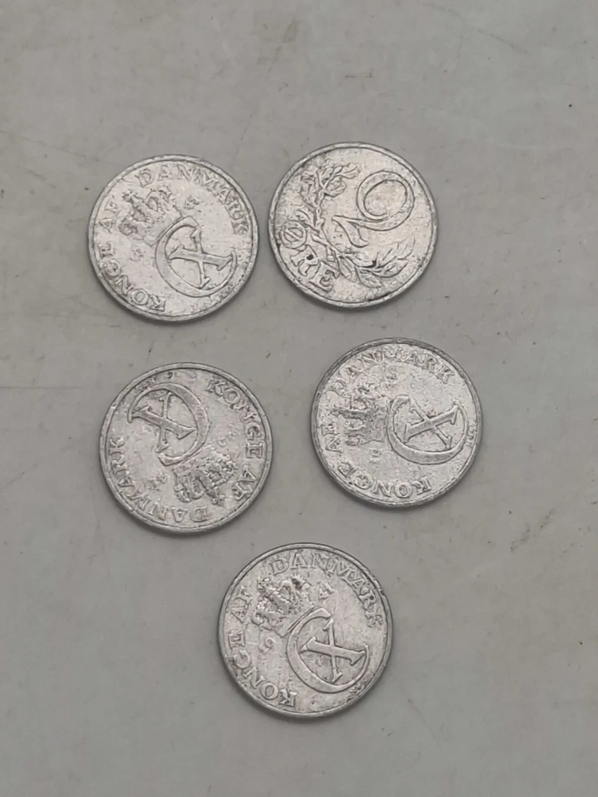 Samling originale danske ww2 2 ører, lavet af gamle mælkekapsler grundet mangel på metaller