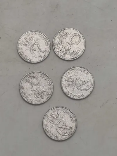 Samling originale danske ww2 2 ører, lavet af gamle mælkekapsler grundet mangel på metaller