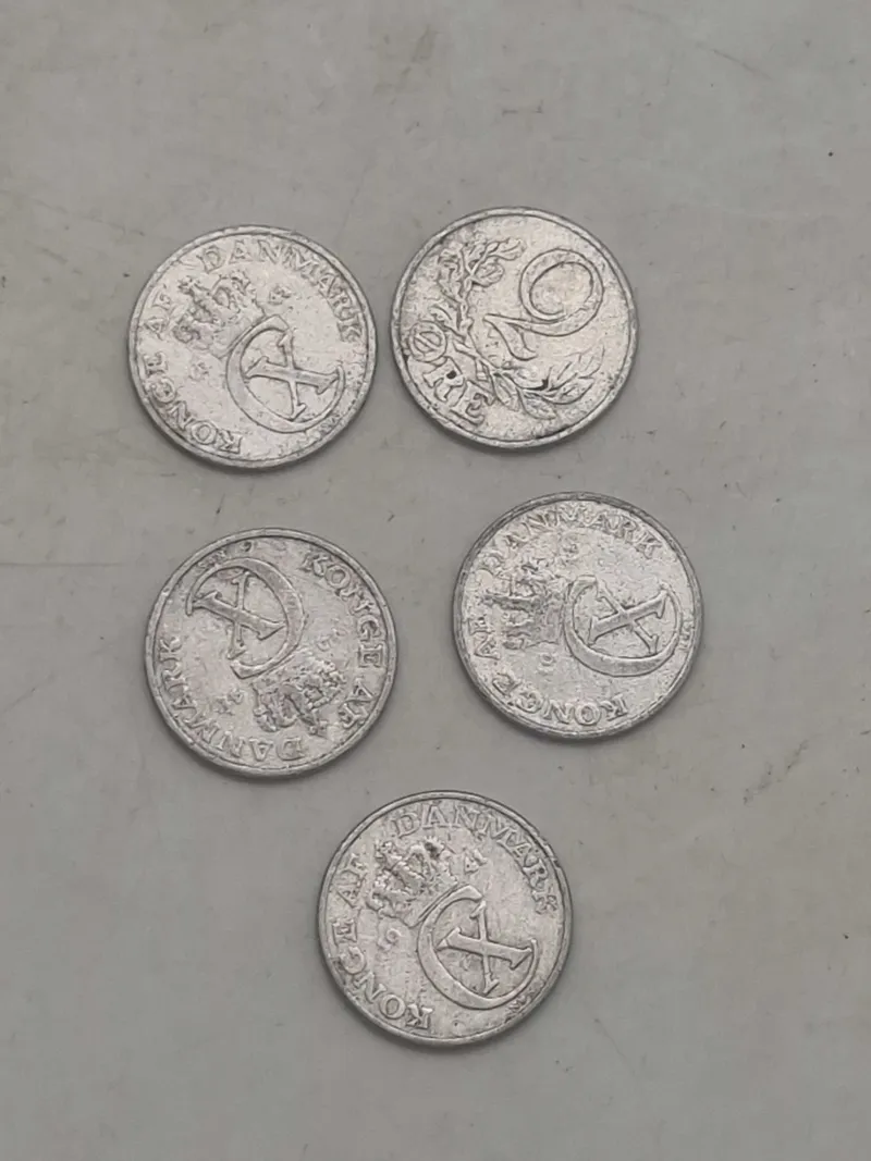 Samling originale danske ww2 2 ører, lavet af gamle mælkekapsler grundet mangel på metaller