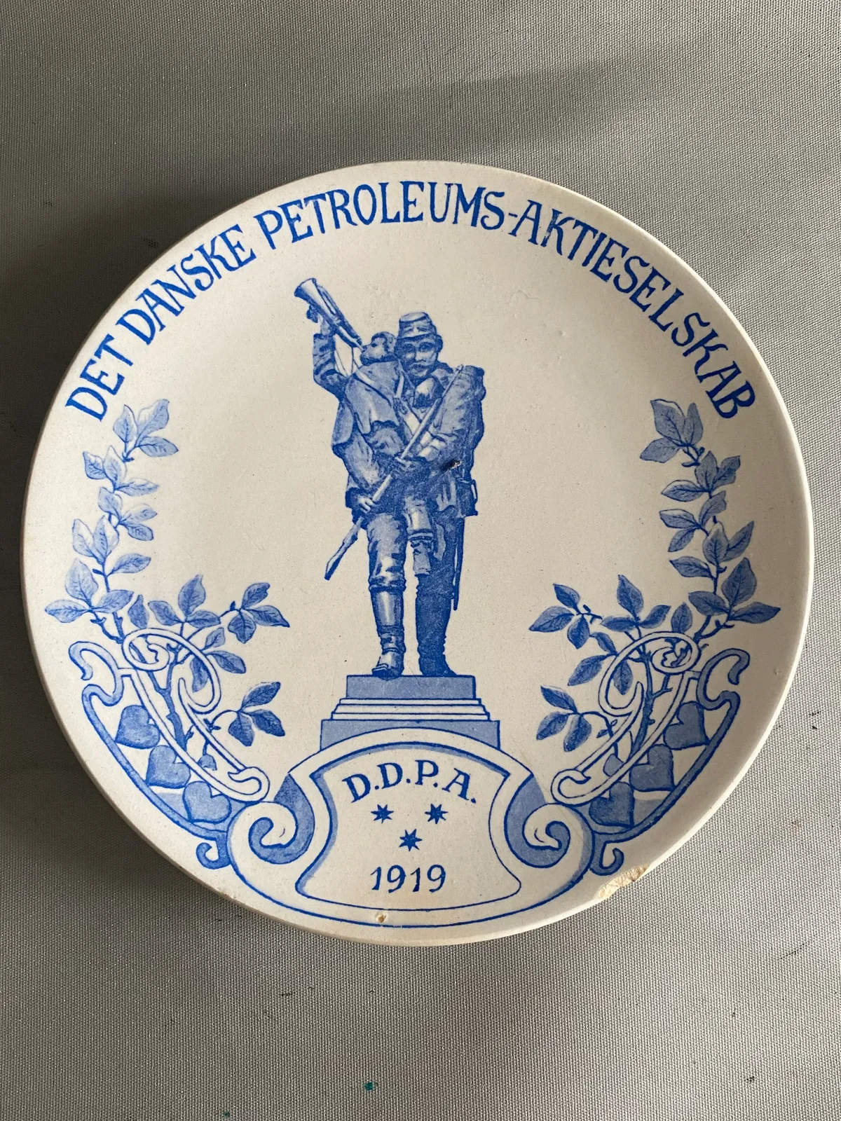 Original plakette fra 1919 med den tapre landsoldat - Aluminia Fajance